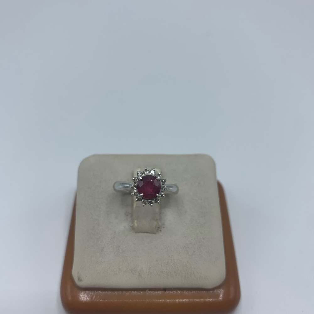 Engagement ring - Picture 3 of 6